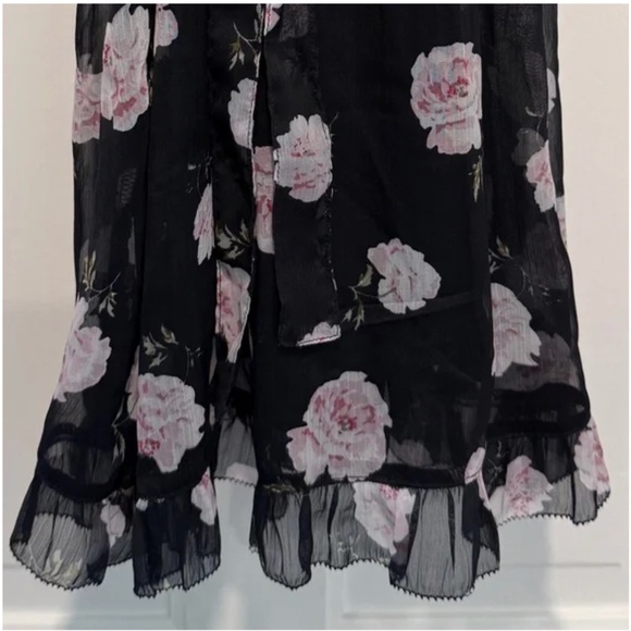 Beautiful Floral Dress - Picture 5 of 6